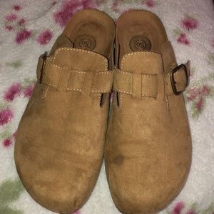Women’s mules in tan